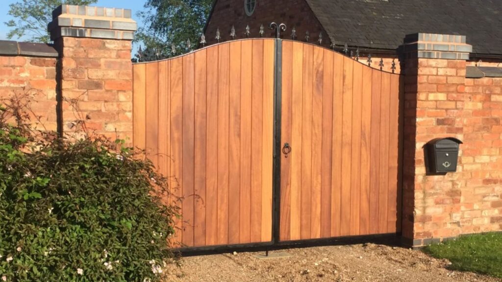 are wooden or metal gates cheaper (2)